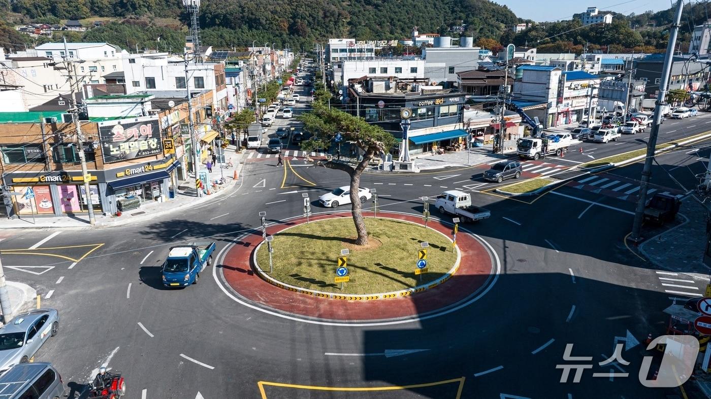본문 이미지 - 충북 괴산군 괴산읍 동부리 시계탑사거리 회전교차로.(괴산군 제공, 재판매 및 DB금지)/뉴스1