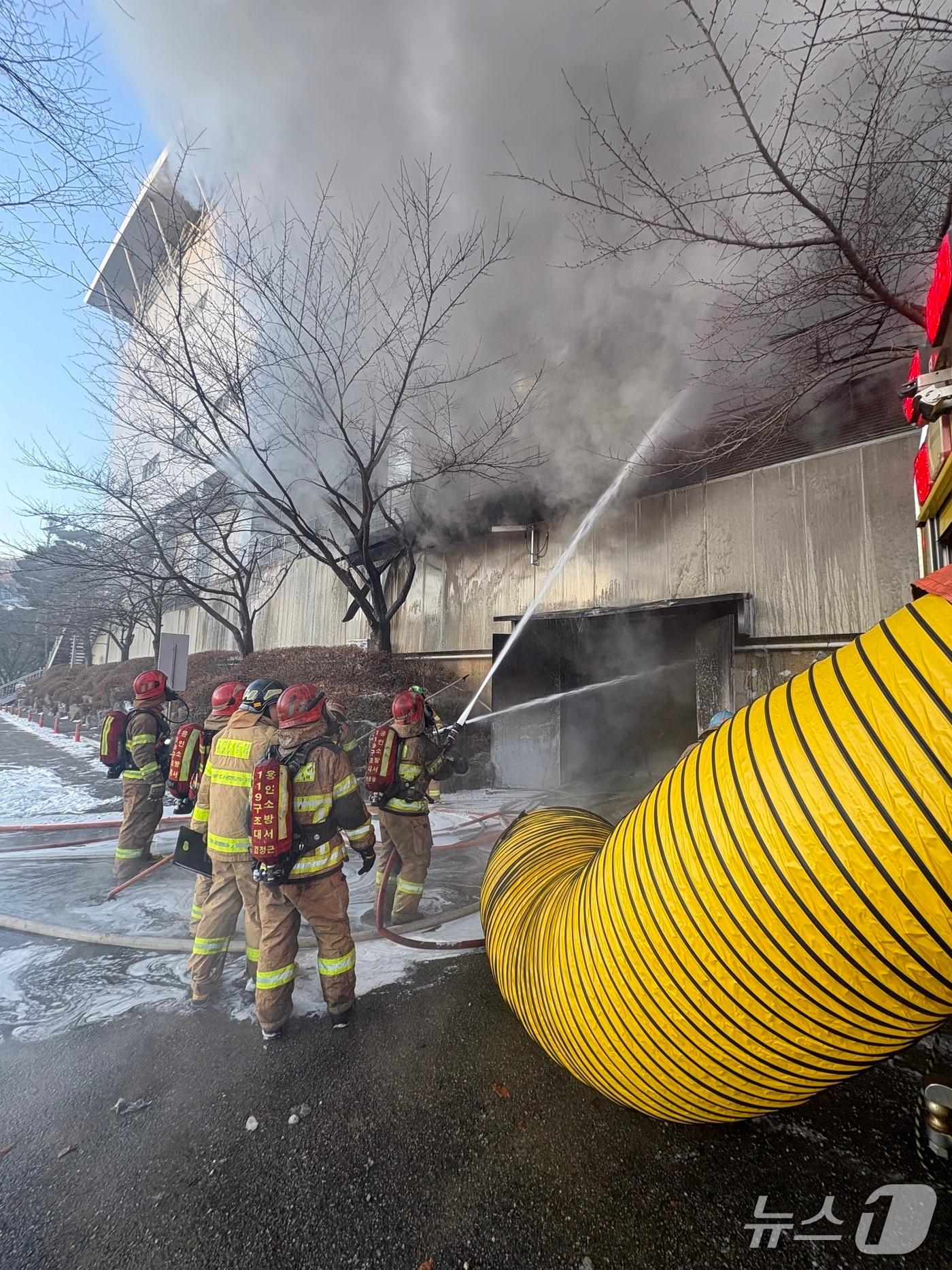 본문 이미지 - 화재 현장 모습.(경기도소방재난본부 제공)