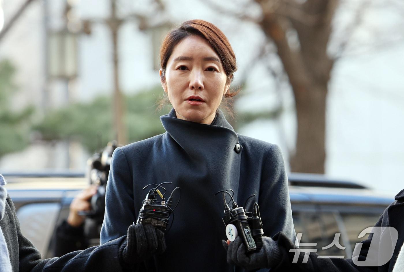 본문 이미지 - 공천헌금 1억원을 수수한 혐의를 받는 강선우 무소속 의원이 2차 경찰 조사를 받기 위해 3일 오전 서울 마포구 서울경찰청 광역수사단 공공범죄수사대로 출석하며 입장을 밝히고 있다. 2026.2.3/뉴스1 ⓒ News1 오대일 기자