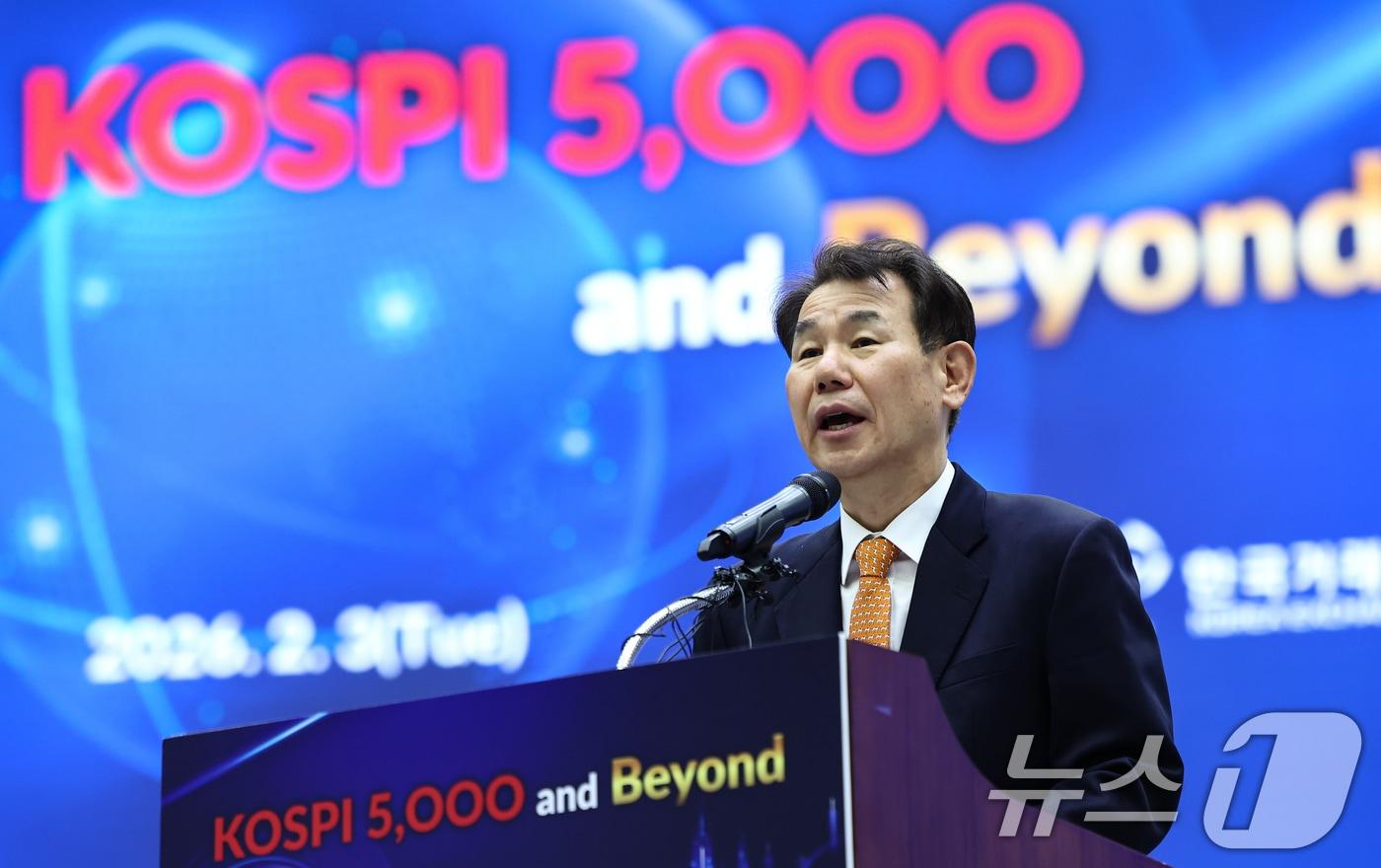 본문 이미지 - 정은보 한국거래소 이사장이 3일 서울 영등포구 한국거래소에서 열린 ‘KOSPI 5000 and Beyond’ 세미나에 참석해 개회사를 하고 있다. 2026.2.3/뉴스1 ⓒ News1 김도우 기자