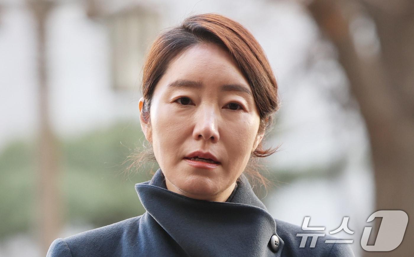 본문 이미지 - 공천헌금 1억원을 수수한 혐의를 받는 강선우 무소속 의원이 2차 경찰 조사를 받기 위해 3일 오전 서울 마포구 서울경찰청 광역수사단 공공범죄수사대로 출석하며 입장을 밝히고 있다. 2026.2.3/뉴스1 ⓒ News1 오대일 기자