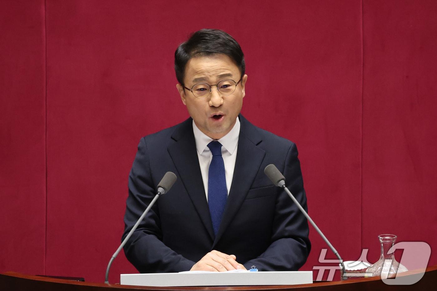 본문 이미지 - 한병도 더불어민주당 원내대표가 3일 서울 여의도 국회에서 열린 제432회국회(임시회) 제2차 본회의에서 국정에 관한 교섭단체 대표연설을 하고 있다. ⓒ News1 신웅수 기자