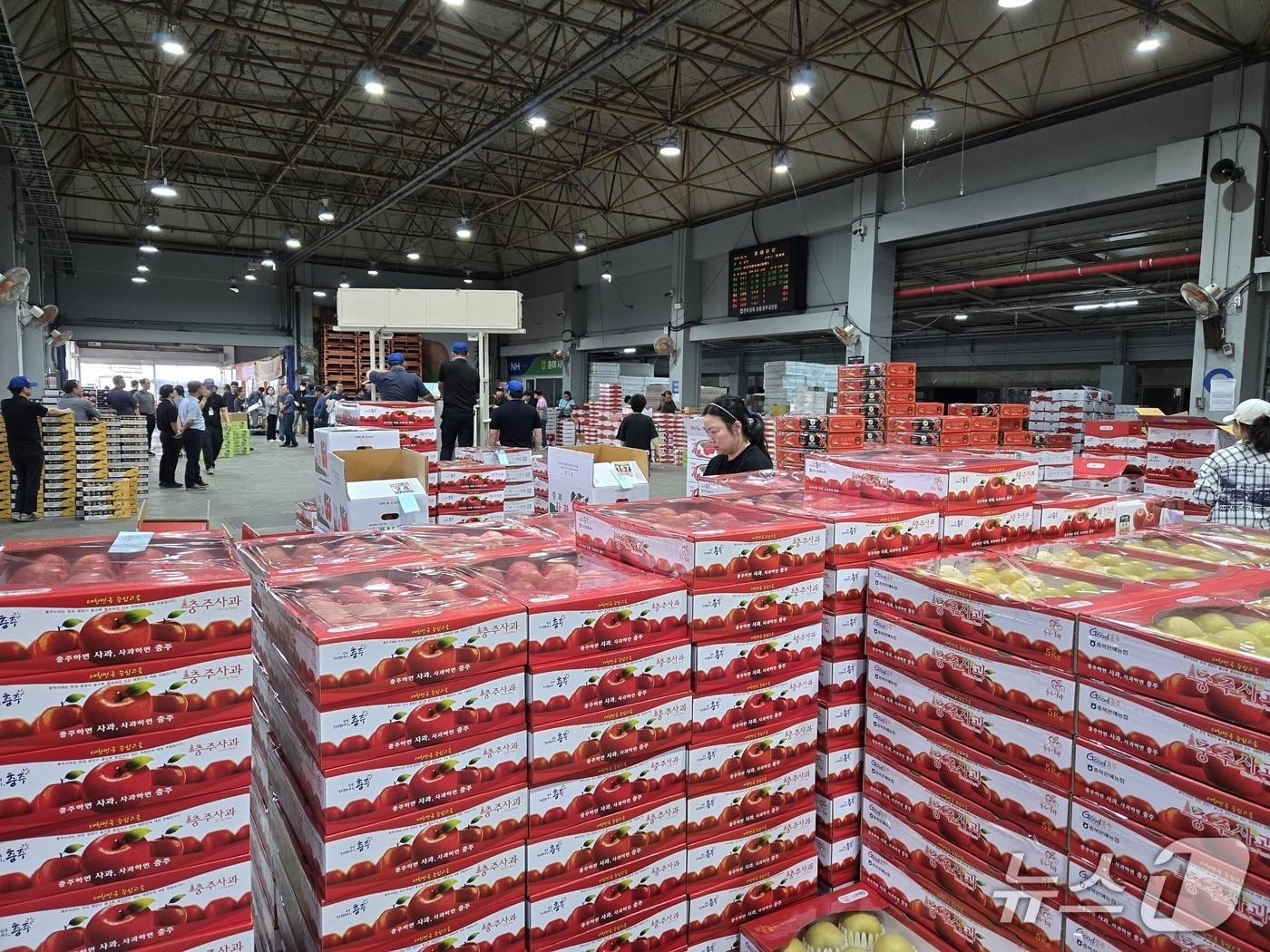 본문 이미지 -  충주농수산물도매시장.(충주시 제공. 재판매 및 DB금지)/뉴스1