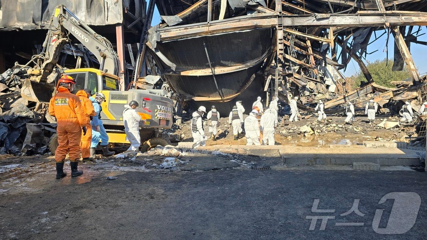 본문 이미지 - 충북 음성군 맹동면 생활용품 제조공장 화재현장 합동 감식.(자료사진. 재판매 및 DB금지)