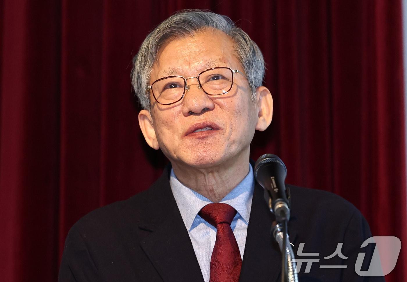 본문 이미지 - 유홍준 국립중앙박물관장이 3일 서울 용산구 국립중앙박물관에서 열린 신년기자간담회에서 2026년 핵심 추진 전략을 발표하고 있다. ⓒ News1 최지환 기자