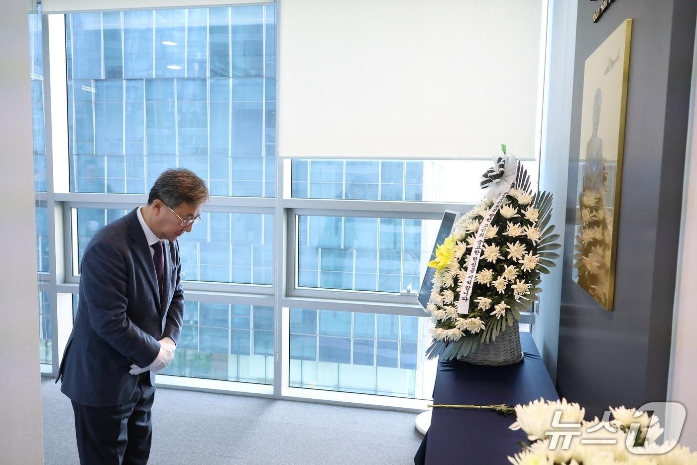 본문 이미지 - 국립중앙의료원은 지난 2일 서울 중구 을지로에 있는 국립중앙의료원 중앙응급의료센터 윤한덕 홀에서 '고(故) 윤한덕 중앙응급의료센터장 7주기 추모식'을 진행했다.(국립중앙의료원 제공)