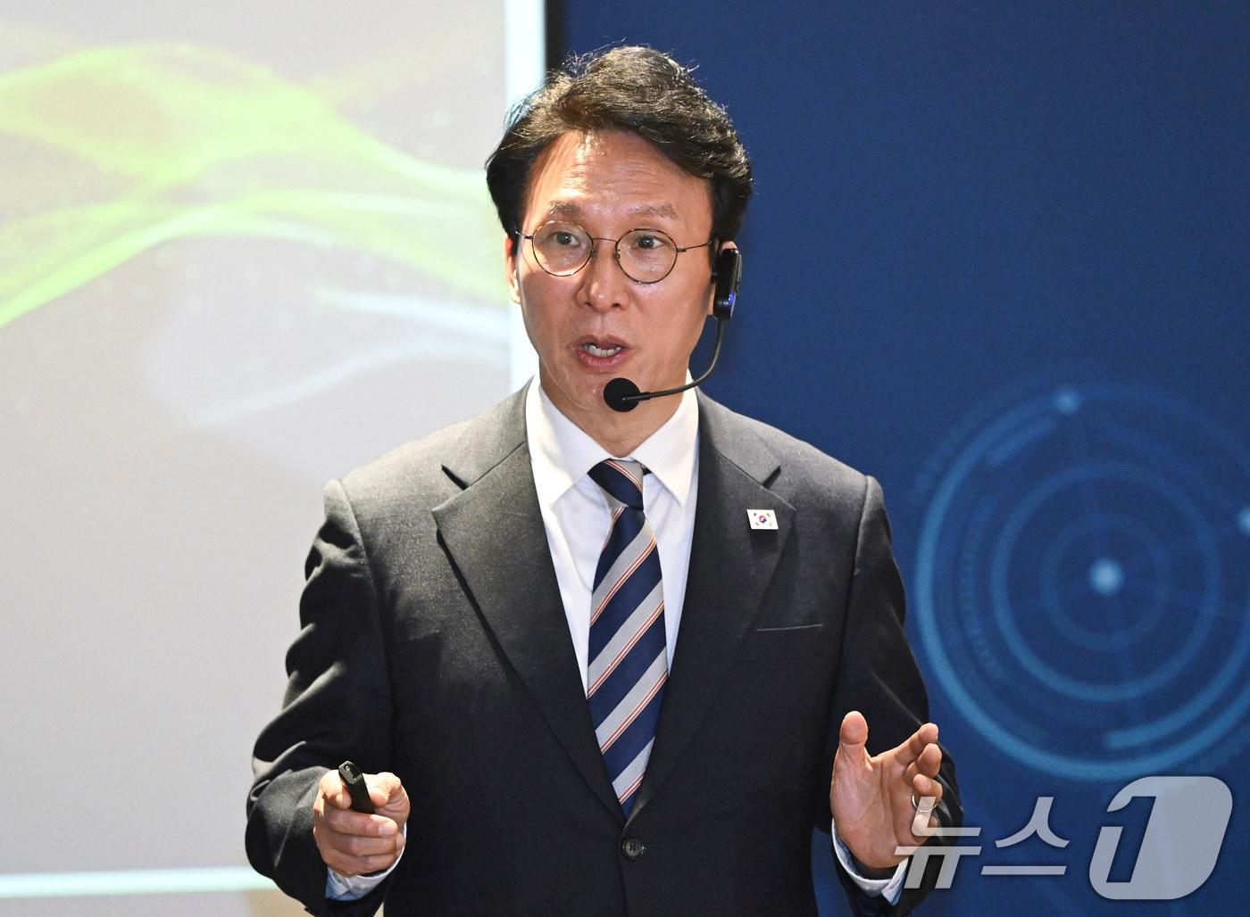 본문 이미지 - 김민석 국무총리가 3일 서울 중구 달개비에서 열린 K-국정설명회에서 국정 성과를 설명하고 있다. (공동취재) 2026.2.3/뉴스1 ⓒ News1 임세영 기자