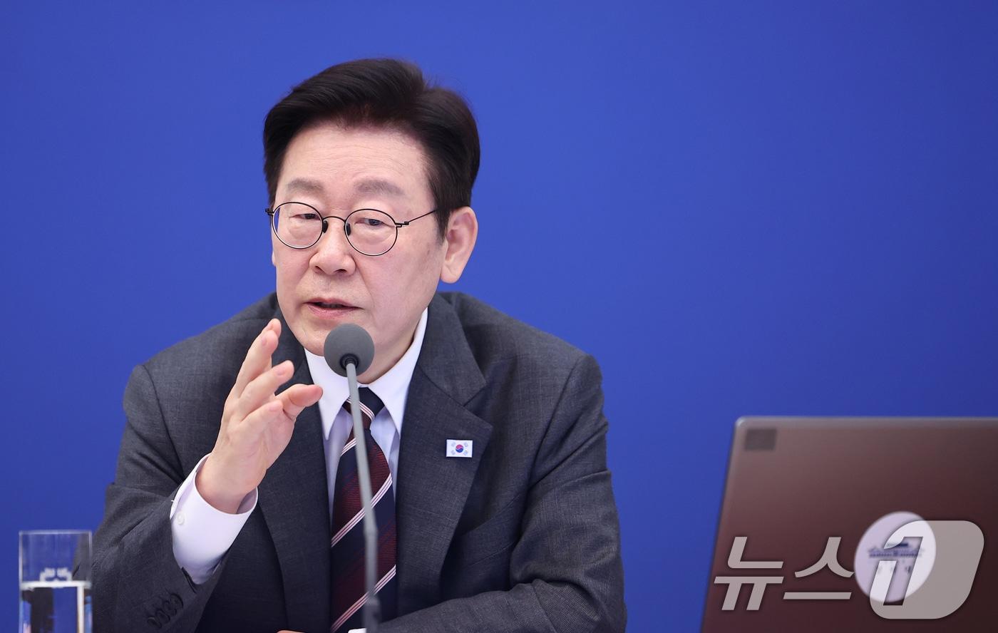 본문 이미지 - 이재명 대통령이 3일 청와대에서 열린 국무회의에서 다주택자 관련 발언을 하고 있다. (청와대통신사진기자단) 2026.2.3/뉴스1 ⓒ News1 이재명 기자