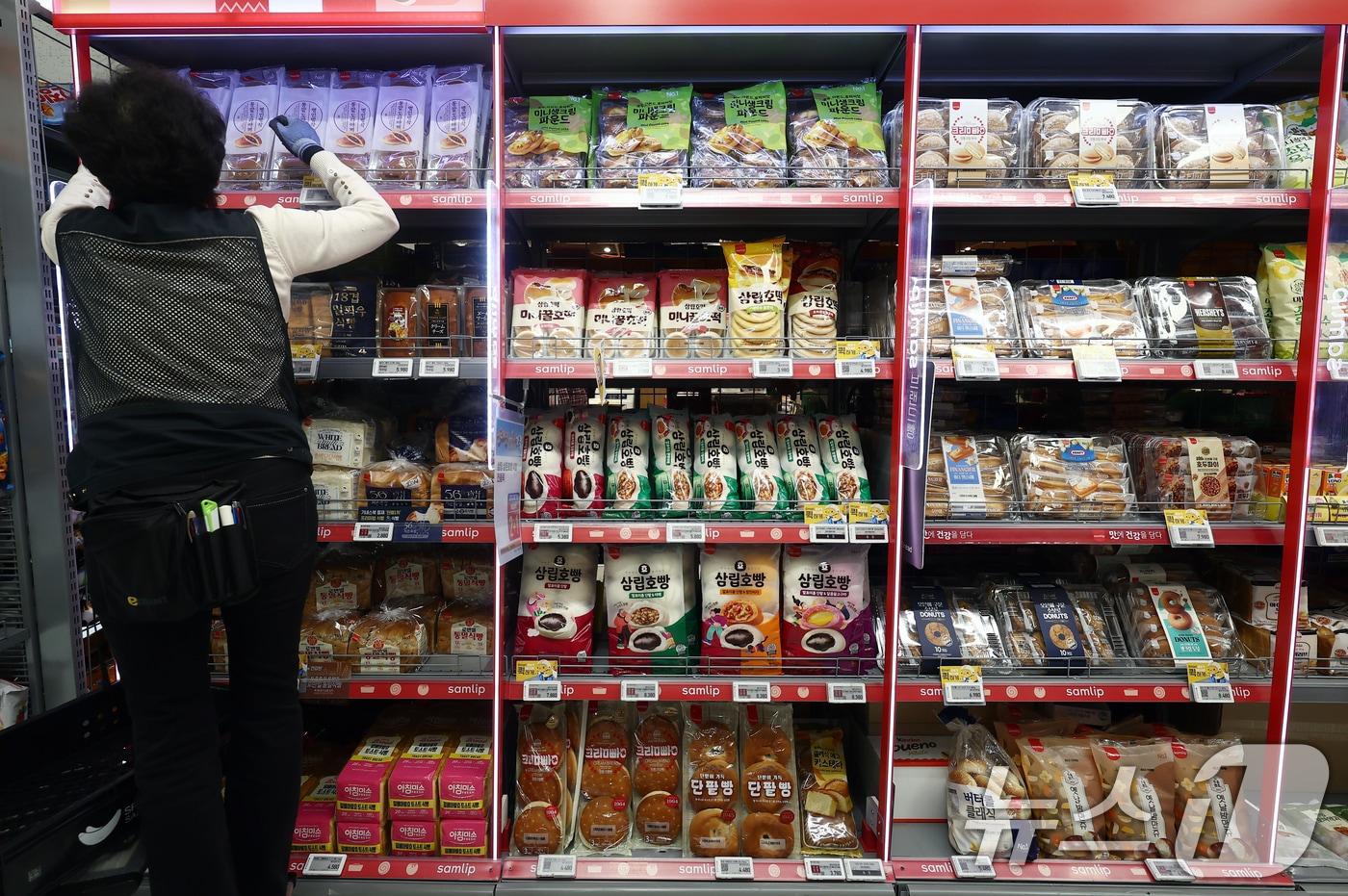 본문 이미지 - 서울 시내 마트에 진열된 빵 ⓒ 뉴스1 김민지 기자