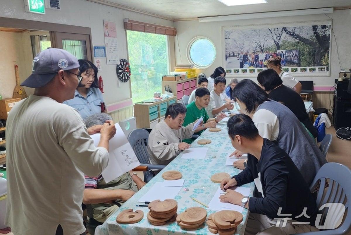 본문 이미지 - 장애인 평생학습 모습(영동군 제공. 재판매 및 DB금지)/뉴스1 