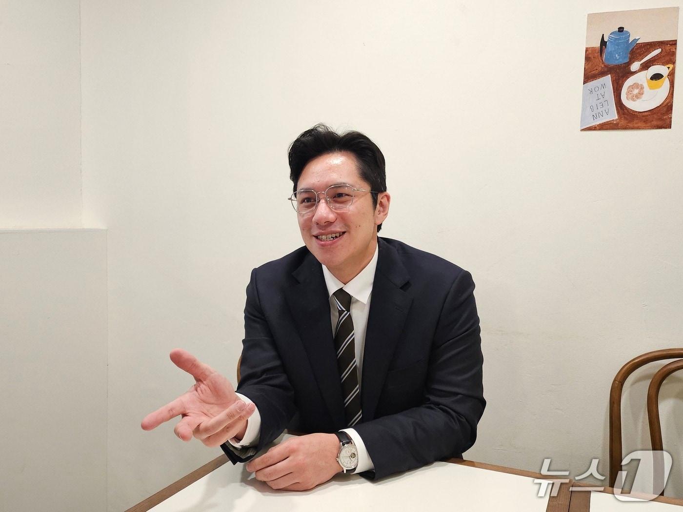 본문 이미지 - 아드리안 리 이더리움 APAC 생태계개발 리드가 뉴스1과 인터뷰하고 있다.