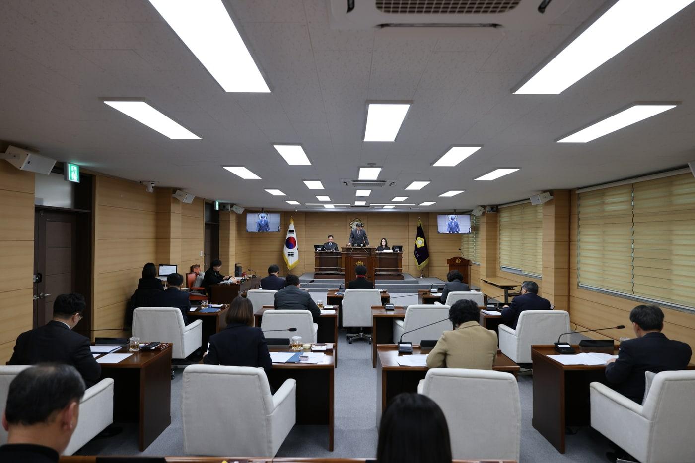 본문 이미지 - 부여군의회 299회 임시회 개회 모습.(군의회 제공. 재판매 및 DB금지)/뉴스1