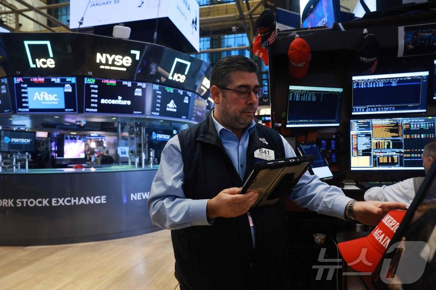 본문 이미지 - 뉴욕증권거래소 트레이더 ⓒ AFP=뉴스1