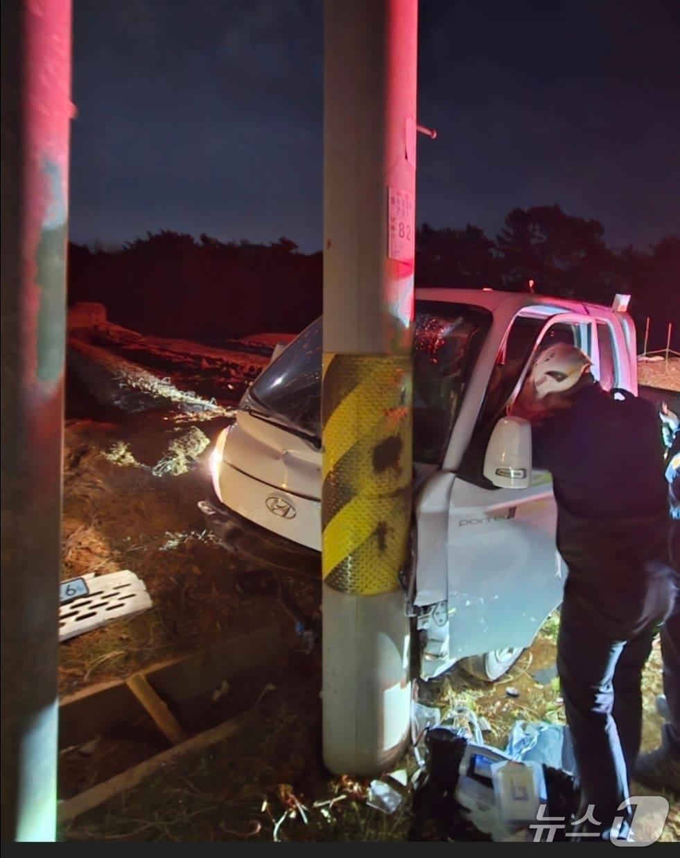 본문 이미지 -  보령 남포면 교통사고 현장. (보령소방서 제공, 재판매 및 DB금지) / 뉴스1