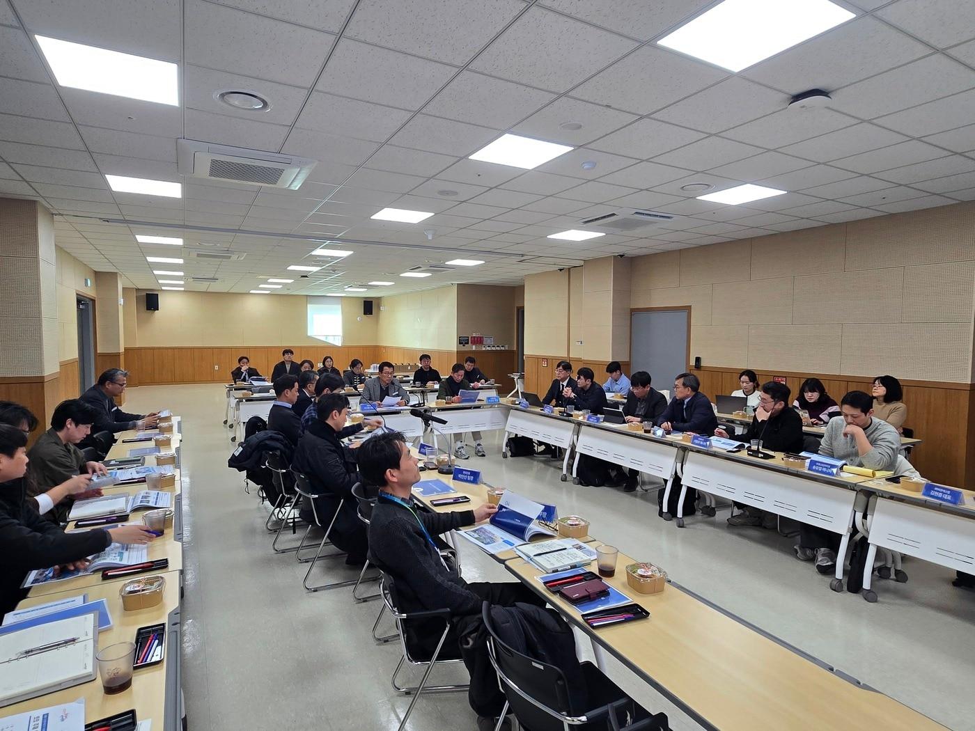 본문 이미지 - '보령형 수소산업 육성 및 수소에너지 미래전략 수립을 위한 전문가 포럼' 진행 모습.(시 제공. 재판매 및 DB금지)/뉴스1