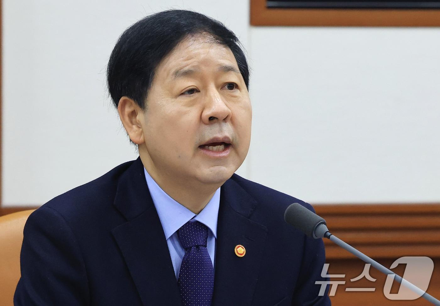 본문 이미지 - 구윤철 부총리 겸 재정경제부 장관이 4일 오전 서울 종로구 정부서울청사에서 열린 경제관계장관회의에서 모두발언을 하고 있다. 2026.2.4/뉴스1 ⓒ News1 임세영 기자