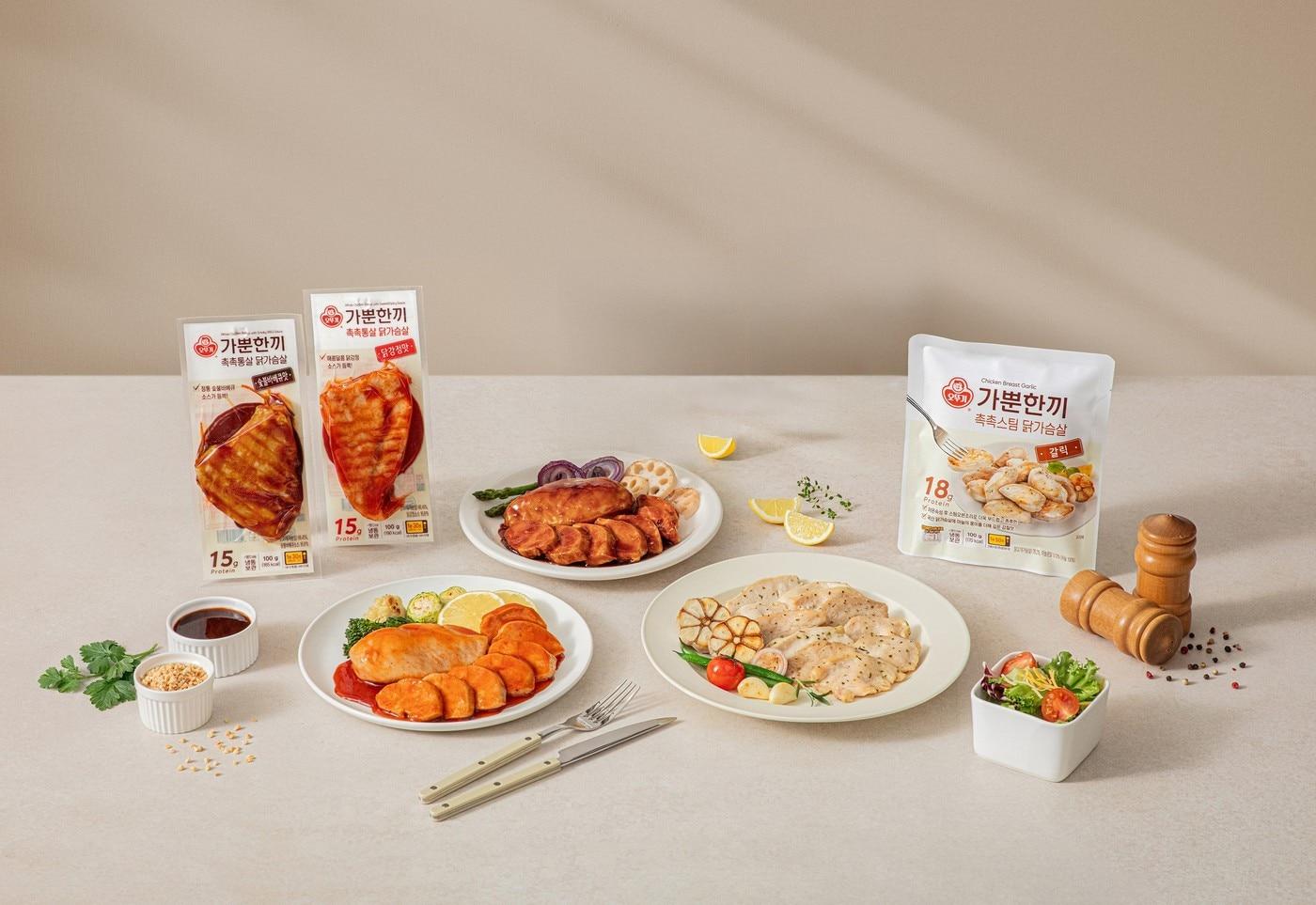 본문 이미지 - 오뚜기 가뿐한끼 닭가슴살 3종 연출컷.(오뚜기 제공)