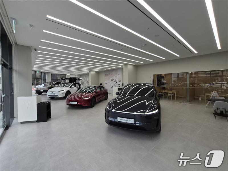 본문 이미지 - 테슬라 인천스토어 모습.(테슬라코리아 X 갈무리)