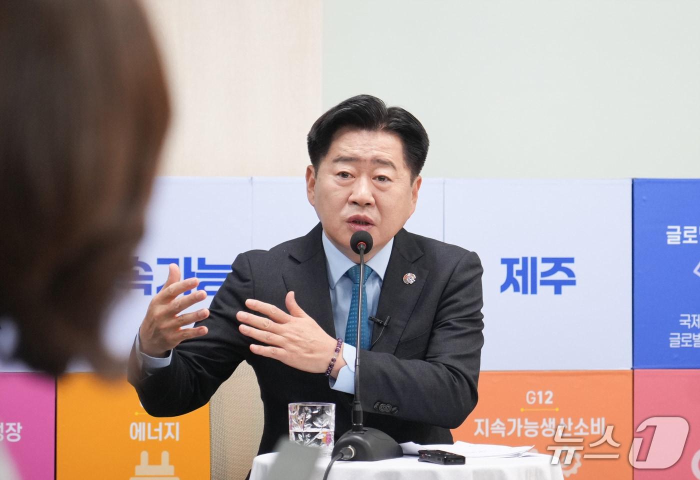 본문 이미지 -  오영훈 제주지사가 4일 도청 소통회의실에서 출입기자 간담회를 진행하고 있다.(제주도 제공. 재판매 및 DB 금지)/뉴스1