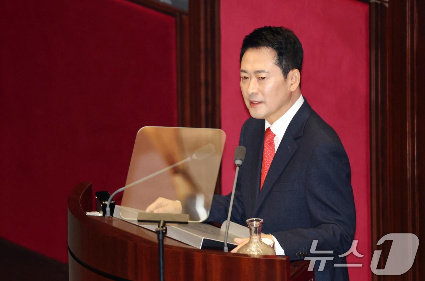 본문 이미지 - 장동혁 국민의힘 대표가 4일 서울 여의도 국회에서 열린 제432회국회(임시회) 3차 본회의에서 교섭단체 대표연설을 하고 있다. 2026.2.4/뉴스1 ⓒ News1 이승배 기자