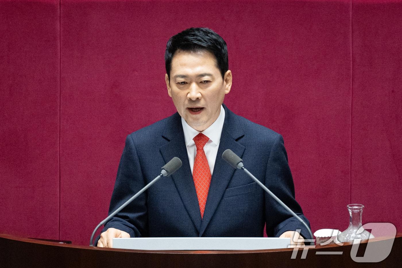 본문 이미지 - 장동혁 국민의힘 대표가 4일 서울 여의도 국회에서 열린 제432회 국회(임시회) 제3차 본회의에서 국정에 관한 교섭단체 대표연설을 하고 있다. ⓒ News1 유승관 기자