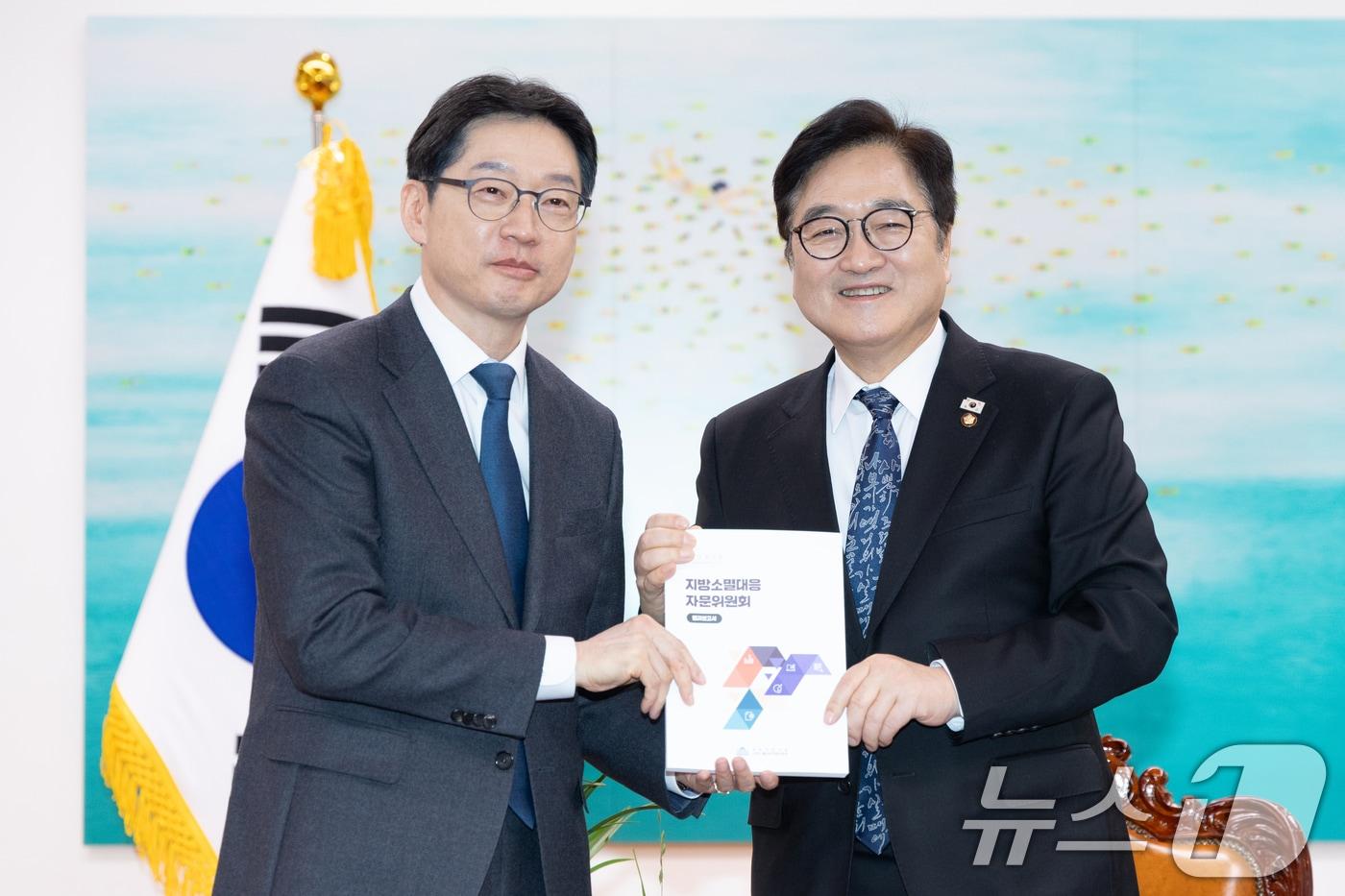 본문 이미지 - 우원식 국회의장이 4일 서울 여의도 국회에서 김경수 지방시대위원회 위원장을 접견하고 있다. 2026.2.4/뉴스1 ⓒ News1 이승배 기자