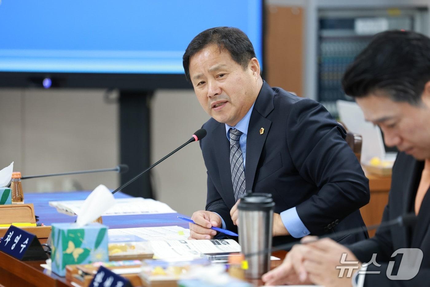 본문 이미지 - 차영수 전남도의원이 3일 전남보건환경연구원 업무보고 자리에서 질의하고 있다.(전남도의회 제공, 재판매 및 DB금지)/뉴스1 