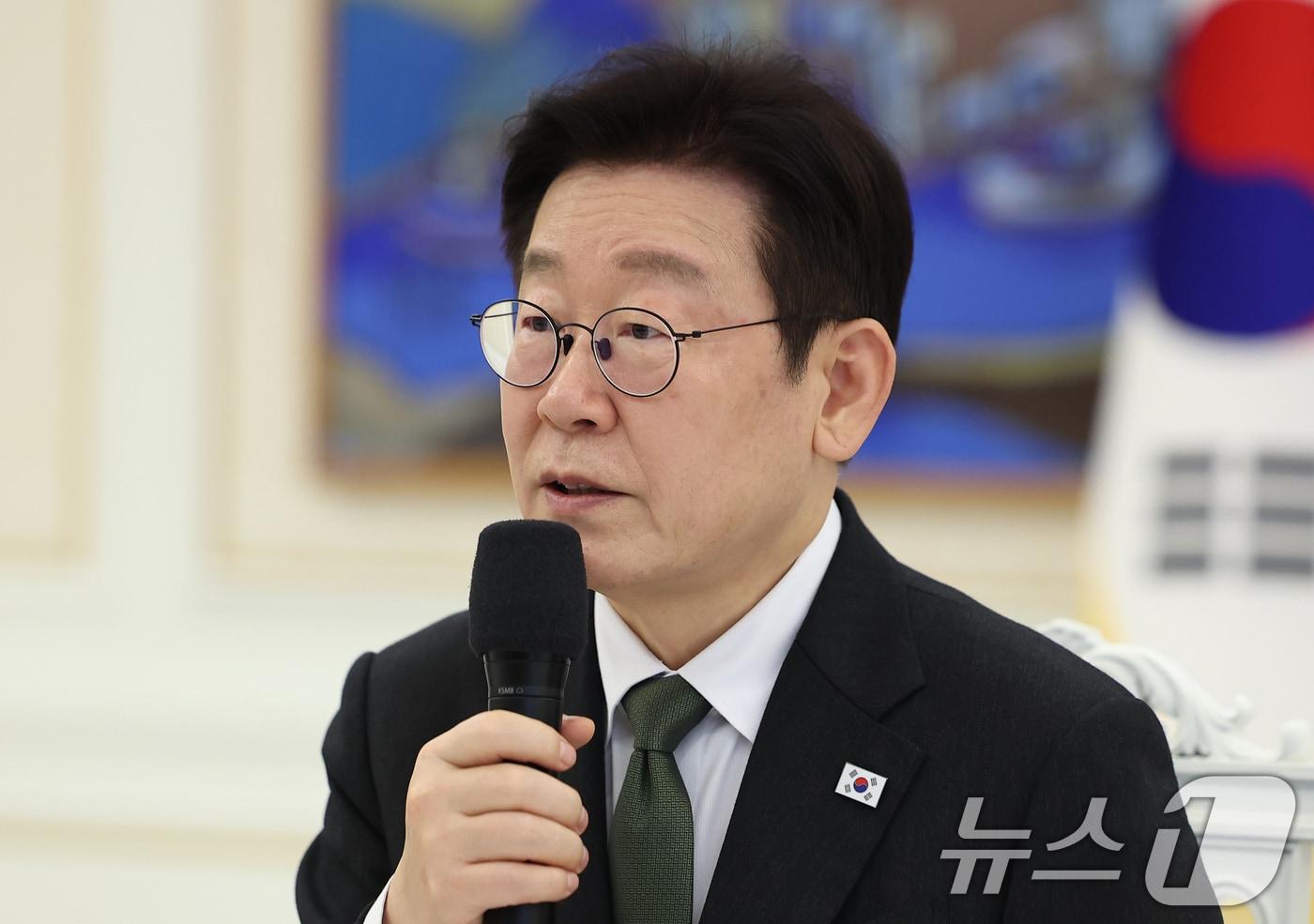 본문 이미지 - 이재명 대통령이 4일 청와대에서 열린 청년일자리와 지방투자 확대를 위한 기업간담회에서 발언을 하고 있다. 2026.2.4/뉴스1 ⓒ News1 이재명 기자