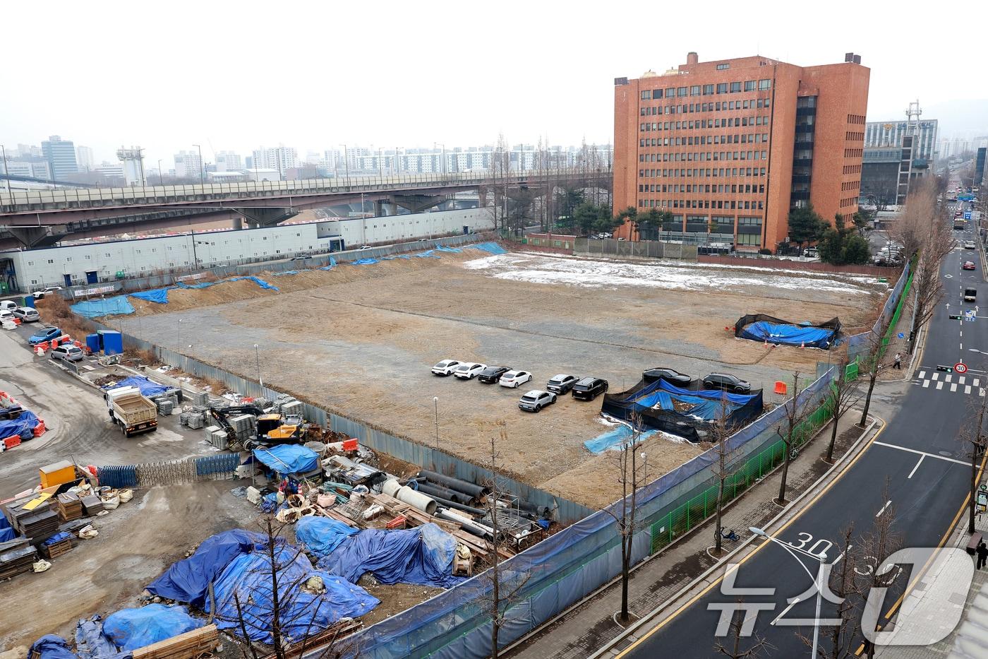 본문 이미지 - 한국토지주택공사(LH)가 소유한 삼성동 서울의료원 남측 부지. (자료사진) ⓒ 뉴스1 이호윤 기자