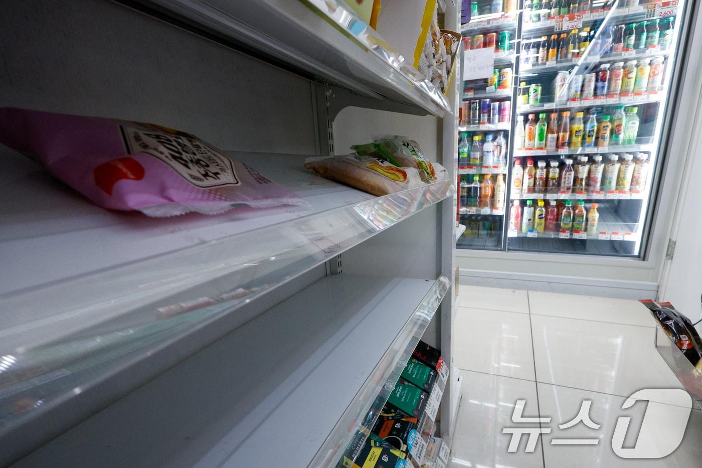 본문 이미지 - 4일 서울 시내 편의점에 삼립 빵이 진열돼 있다. (자료사진) 2026.2.4 ⓒ 뉴스1 