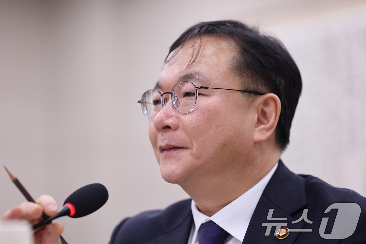 본문 이미지 - 박영재 법원행정처장이 4일 서울 여의도 국회에서 열린 제432회국회(임시회) 법제사법위원회 제1차 전체회의에 출석해 발언하고 있다. 2026.2.4/뉴스1 ⓒ News1 이승배 기자