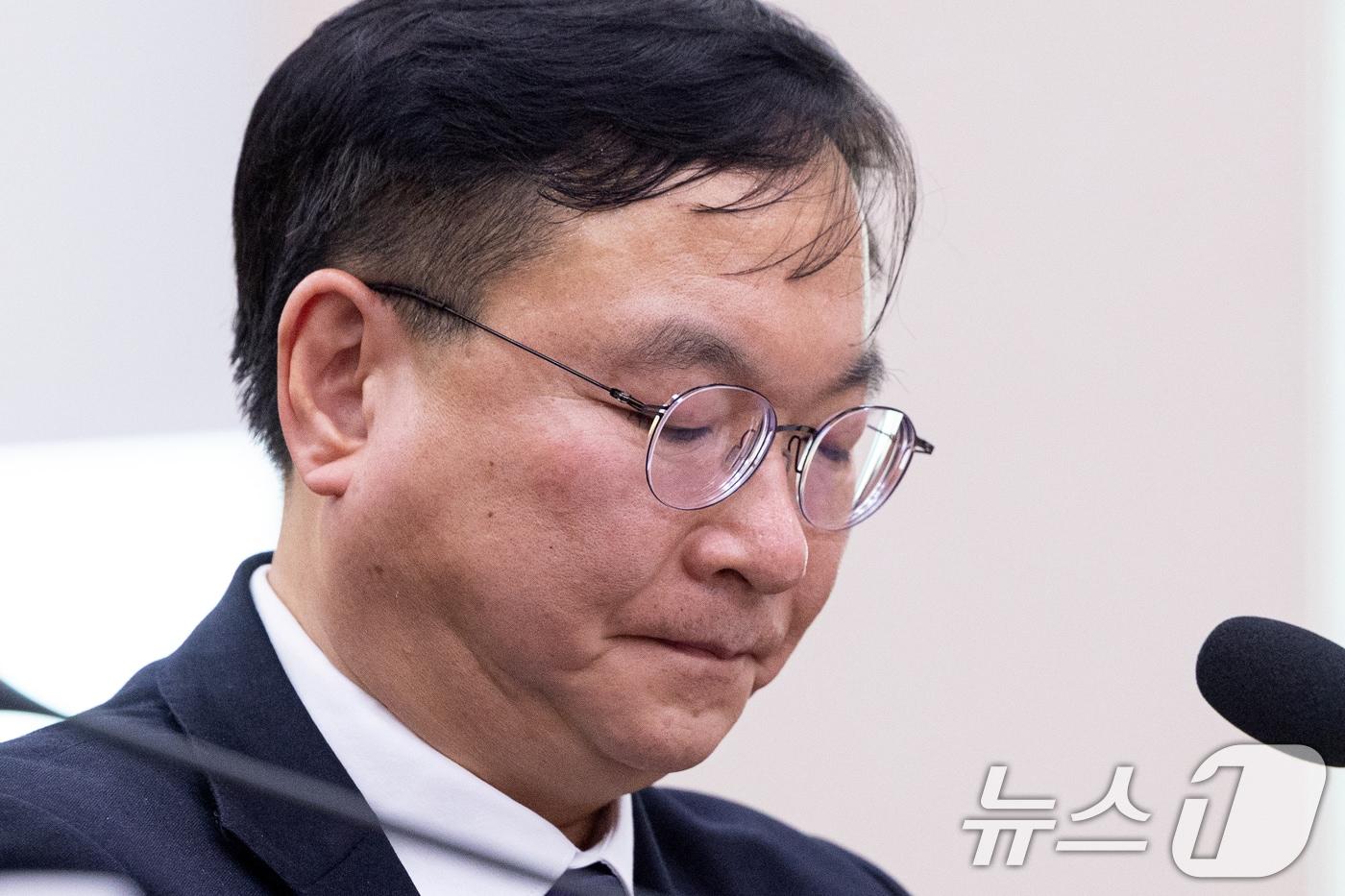 본문 이미지 - 박영재 법원행정처장이 4일 서울 여의도 국회에서 열린 제432회국회(임시회) 법제사법위원회 제1차 전체회의에 출석해 의원 질의를 듣고 있다. 2026.2.4/뉴스1 ⓒ News1 이승배 기자