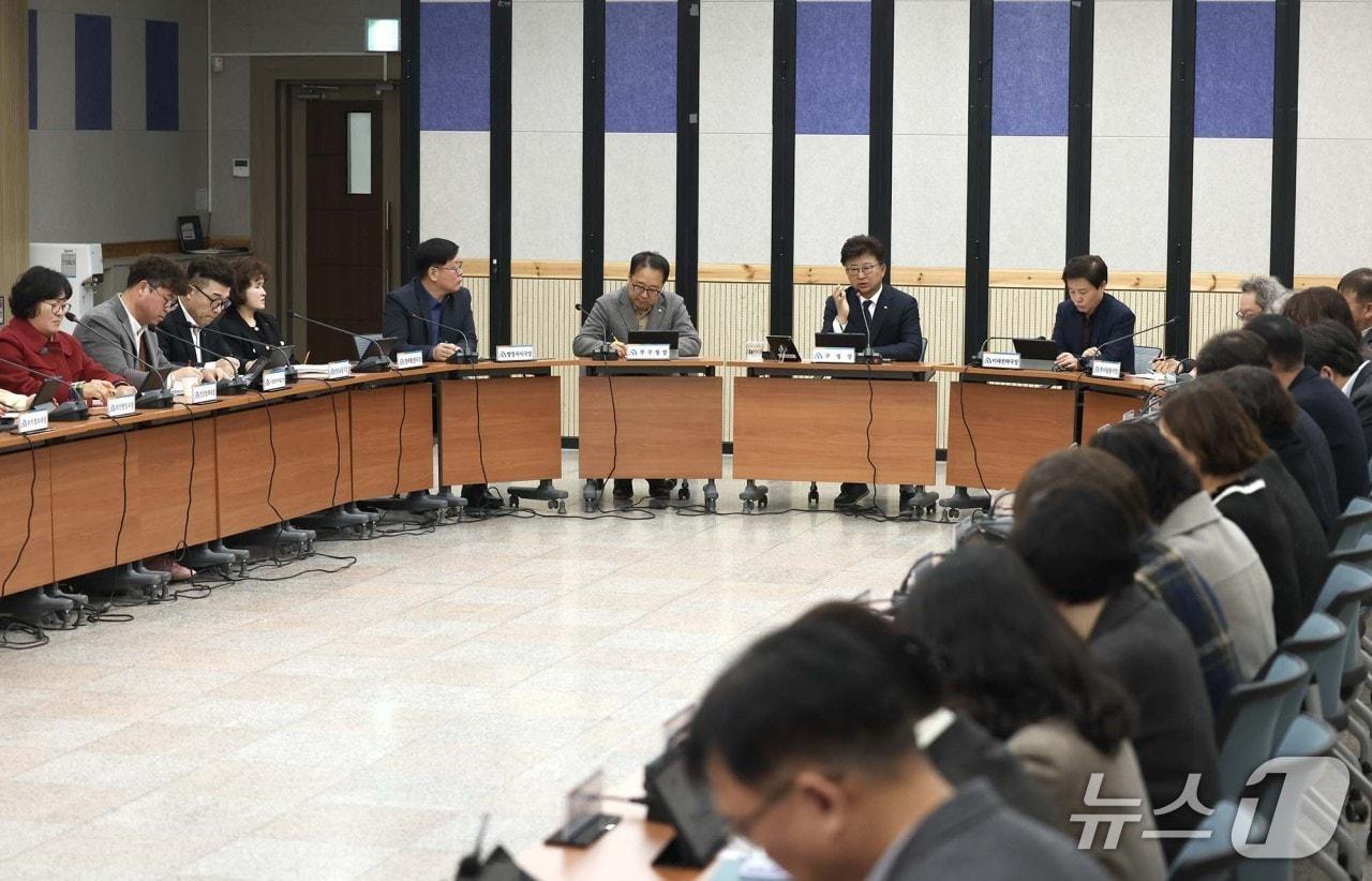 본문 이미지 - 최충규 대덕구청장이 확대간부회의를 주재하고 있다.(대덕구 제공. 재판매 및 DB금지)/뉴스1