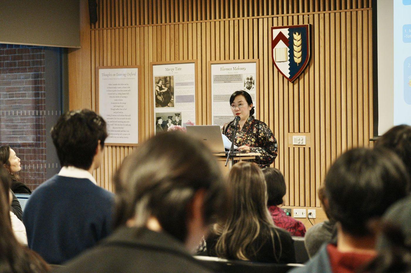 본문 이미지 - 선승혜 원장 강연 모습 (주영한국문화원 제공)