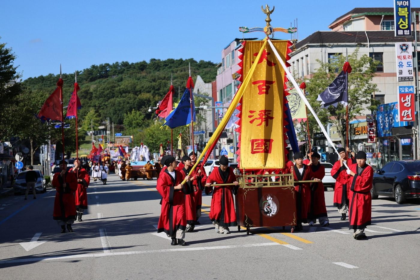 본문 이미지 - 부여 백제문화제 행렬 진행 모습.(군 제공. 재판매 및 DB금지)/뉴스1