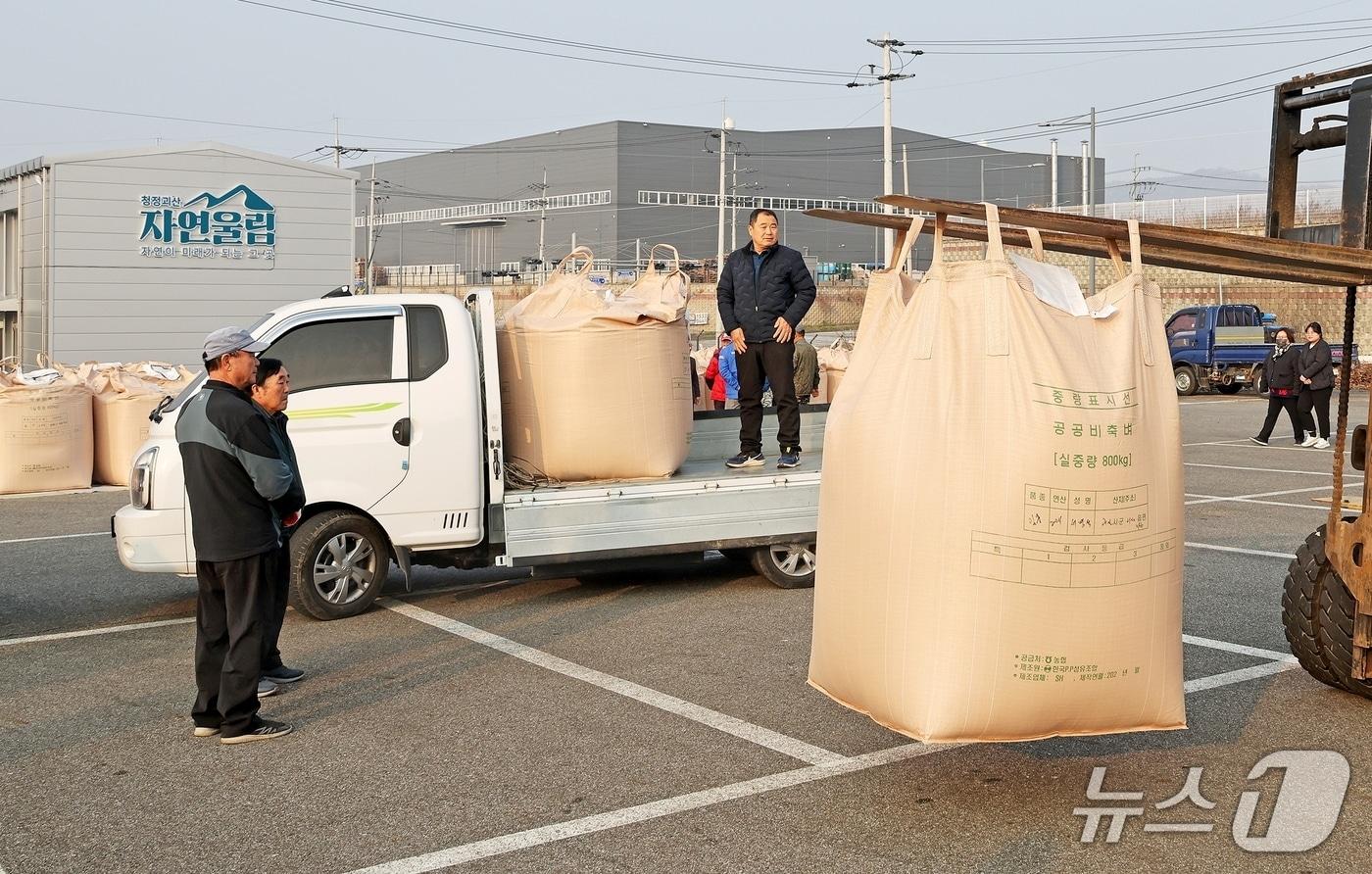 본문 이미지 - 충북 괴산군 공공비축미곡 수매 모습.(괴산군 제공, 재판매 및 DB금지)/뉴스1