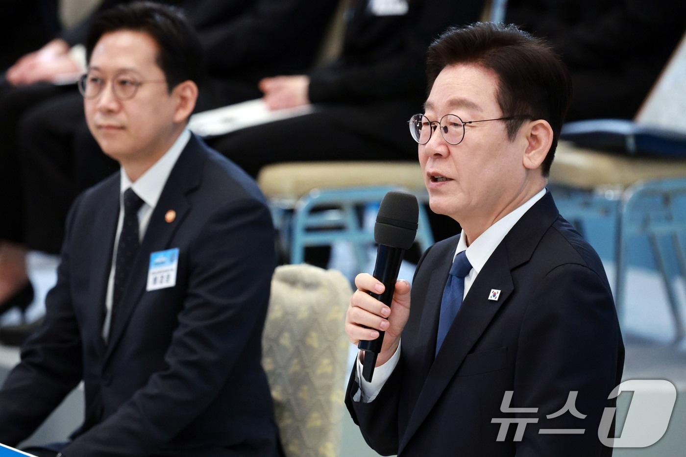 본문 이미지 - 이재명 대통령이 5일 청와대에서 열린 대통령과학장학생·올림피아드 대표단 친수 및 간담회(미래 과학자와의 대화)에서 발언을 하고 있다. ⓒ News1 허경 기자