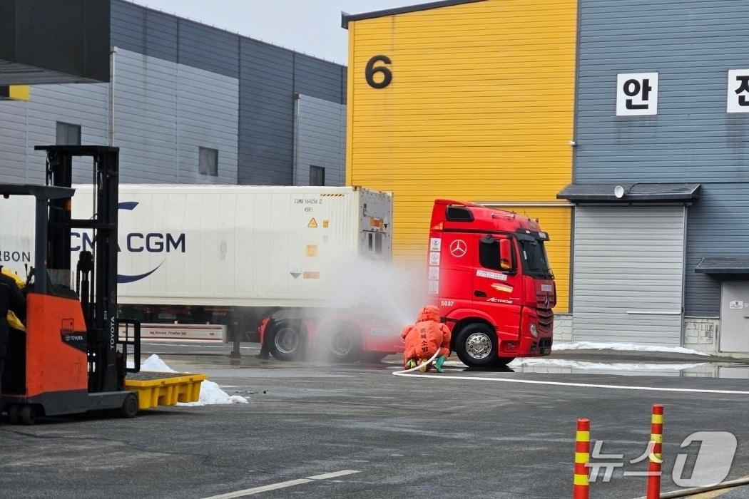 본문 이미지 - 충북 음성군 금왕읍 화학물질 유출 현장.(자료사진)/뉴스1