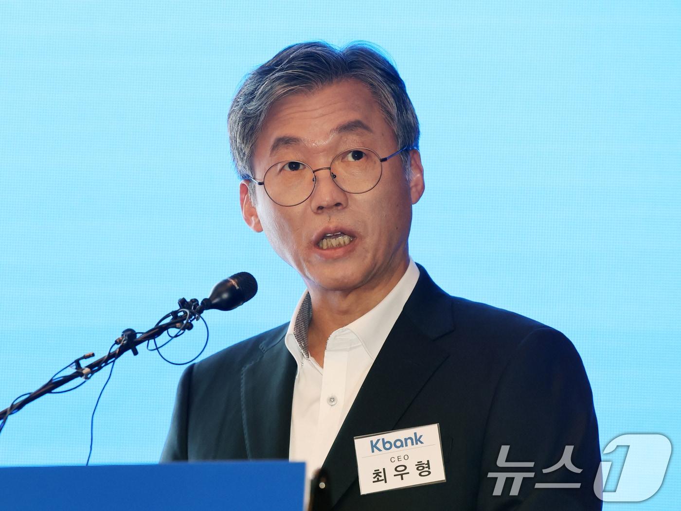 본문 이미지 - 최우형 케이뱅크 은행장이 5일 오전 서울 영등포구 여의도 콘래드호텔에서 열린 기업공개(IPO) 기자간담회에서 성과와 상장 이후 사업계획을 발표하고 있다. 2026.2.5 ⓒ 뉴스1 황기선 기자