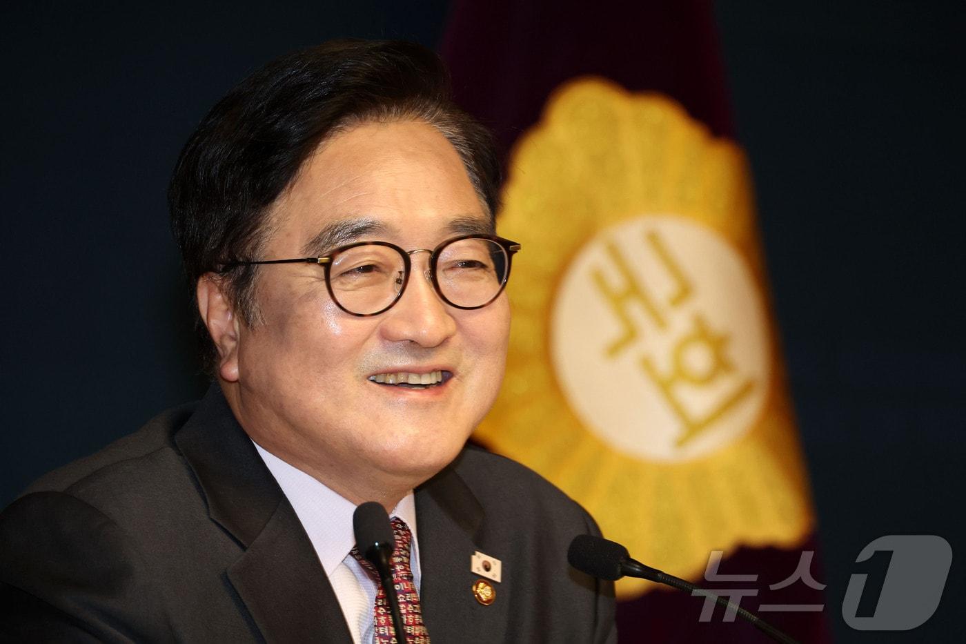 본문 이미지 - 우원식 국회의장이 5일 서울 여의도 국회 사랑재에서 신년 기자회견을 하고 있다. 2026.2.5/뉴스1 ⓒ News1 국회사진기자단