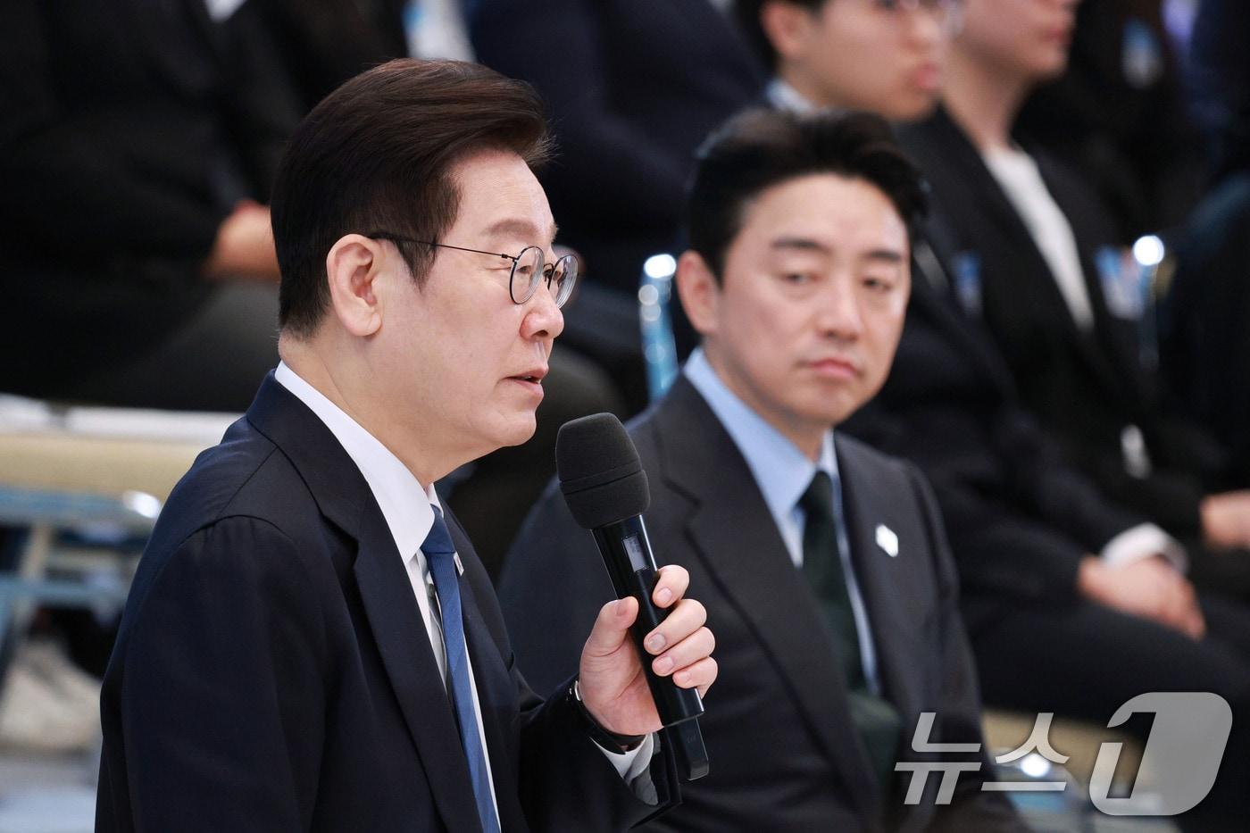 본문 이미지 - 이재명 대통령이 5일 청와대에서 열린 대통령과학장학생·올림피아드 대표단 친수 및 간담회(미래 과학자와의 대화)에서 발언을 하고 있다. 2026.2.5/뉴스1 ⓒ News1 허경 기자