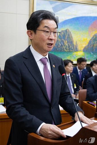 본문 이미지 - 이억원 금융위원장. 2026.2.5/뉴스1 ⓒ News1 유승관 기자