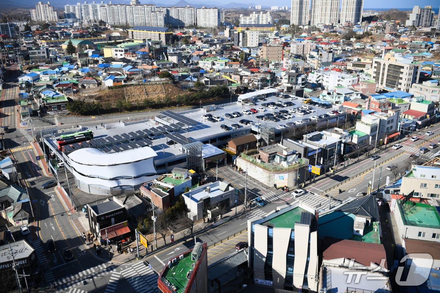 본문 이미지 - 속초관광수산시장주차장 전경.(속초시 제공, 재판매 및 DB 금지) 2026.2.5/뉴스1