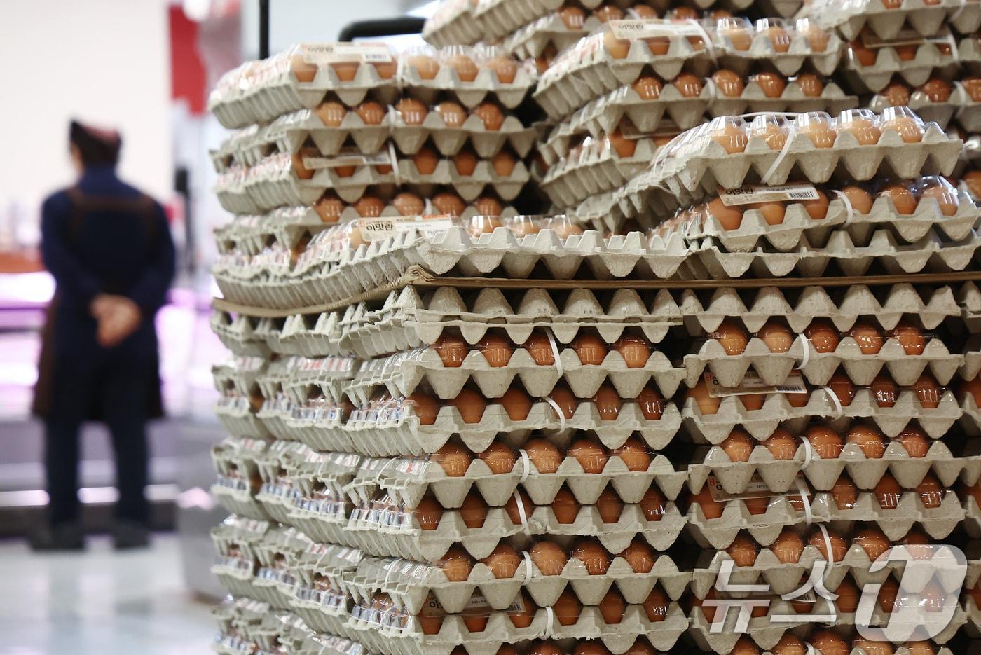 본문 이미지 - 서울 시내 마트에 계란이 진열돼 있다.ⓒ News1 김민지 기자