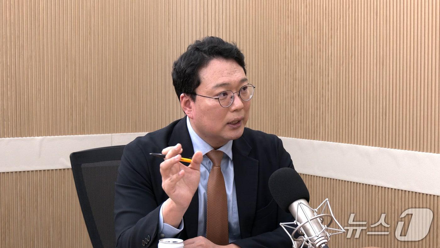 본문 이미지 - 천하람 개혁신당 원내대표가 5일 뉴스1TV '팩트앤뷰'에 출연해 질문에 답하고 있다.(뉴스1TV '팩트앤뷰' 캡처)