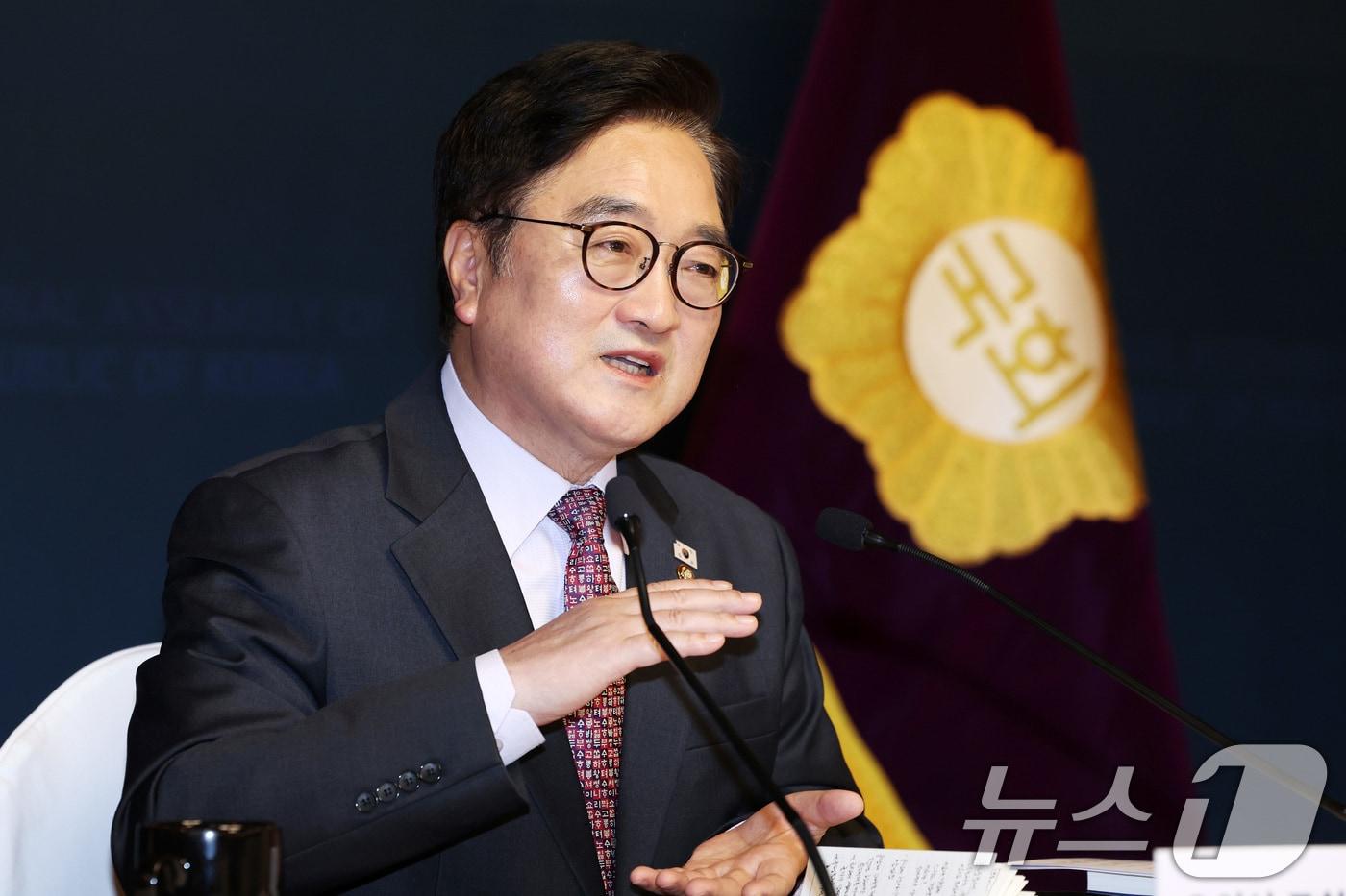 본문 이미지 - 우원식 국회의장이 5일 서울 여의도 국회 사랑재에서 2026년 신년 기자회견을 하고 있다. 2026.2.5/뉴스1 ⓒ News1 국회사진기자단