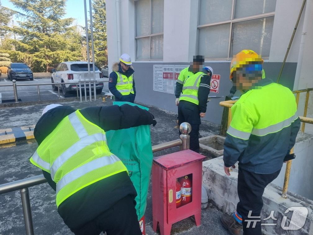 본문 이미지 - 강원특별자치도 소방본부, 도내 대량 위험물 사업장 합동 점검.(도소방본부 제공, 재판매 및 DB금지)