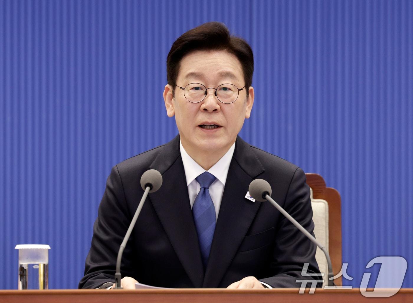 본문 이미지 - 이재명 대통령이 5일 청와대에서 열린 수석보좌관회의에서 발언을 하고 있다. (청와대통신사진기자단) 2026.2.5/뉴스1 ⓒ News1 이재명 기자