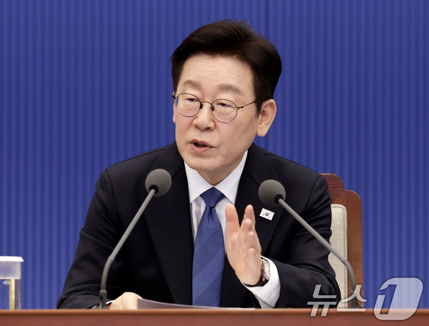 본문 이미지 - 이재명 대통령이 5일 청와대에서 열린 수석보좌관회의에서 발언을 하고 있다. (청와대통신사진기자단) 2026.2.5/뉴스1 ⓒ News1 이재명 기자