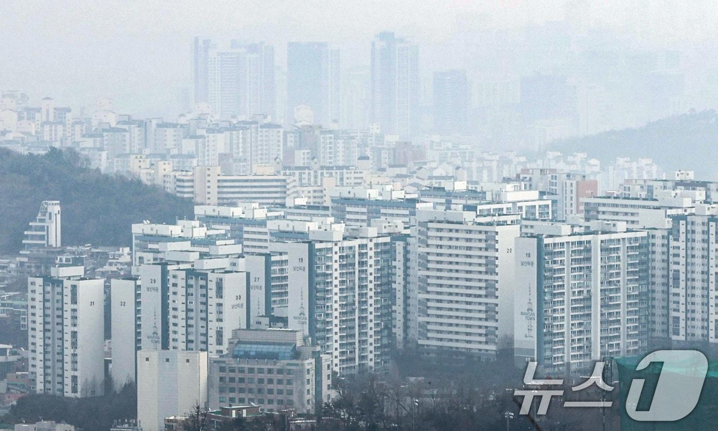 본문 이미지 -  서울 남산에서 바라본 서울 시내 아파트 단지의 모습. 2026.2.5 ⓒ 뉴스1 최지환 기자